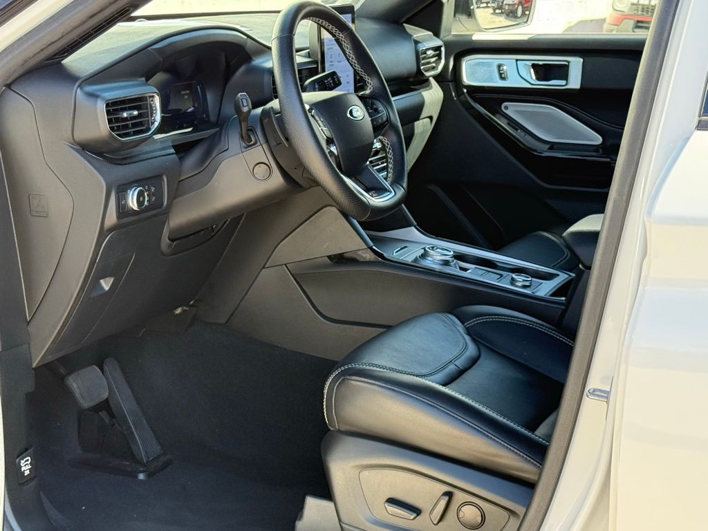 2022 Ford Explorer ST photo 7