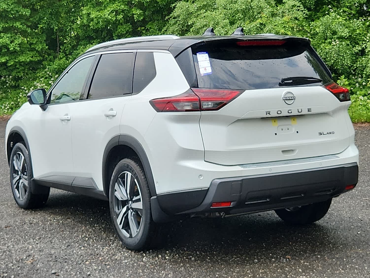 2025 Nissan Rogue SL photo 4