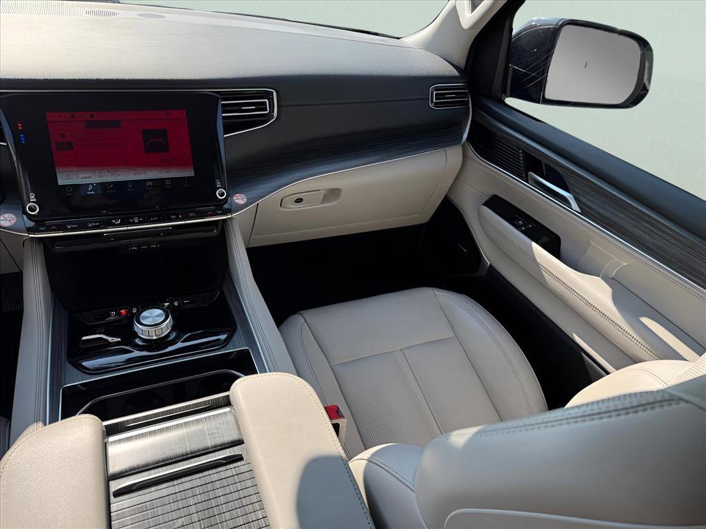 2024 Jeep Wagoneer L Series II photo 11