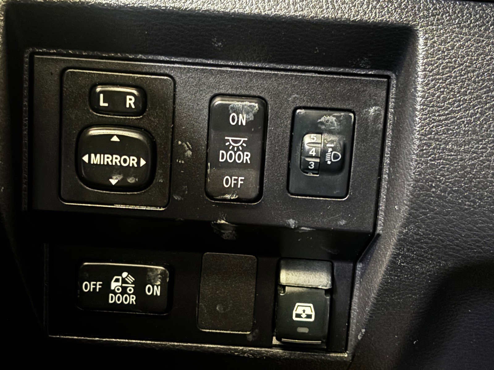 2017 Toyota Tundra SR5 photo 12