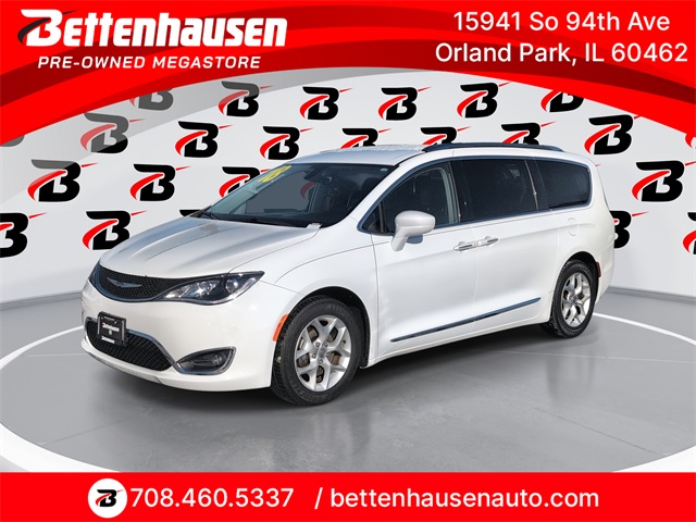 2018 Chrysler Pacifica Touring L Plus's photo