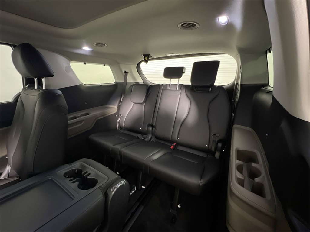 2026 Kia Carnival LX photo 27