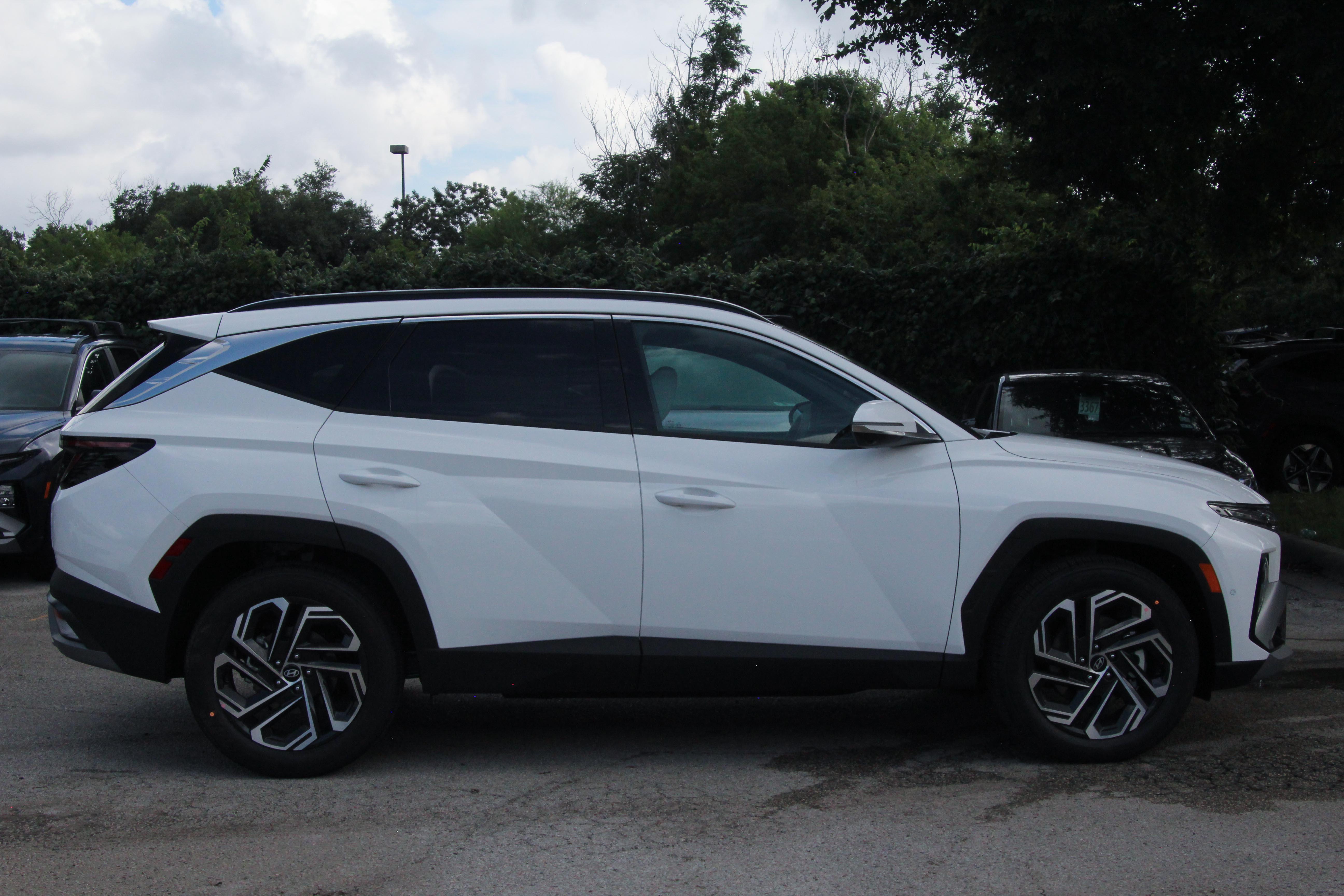 2025 Hyundai Tucson Limited photo 3