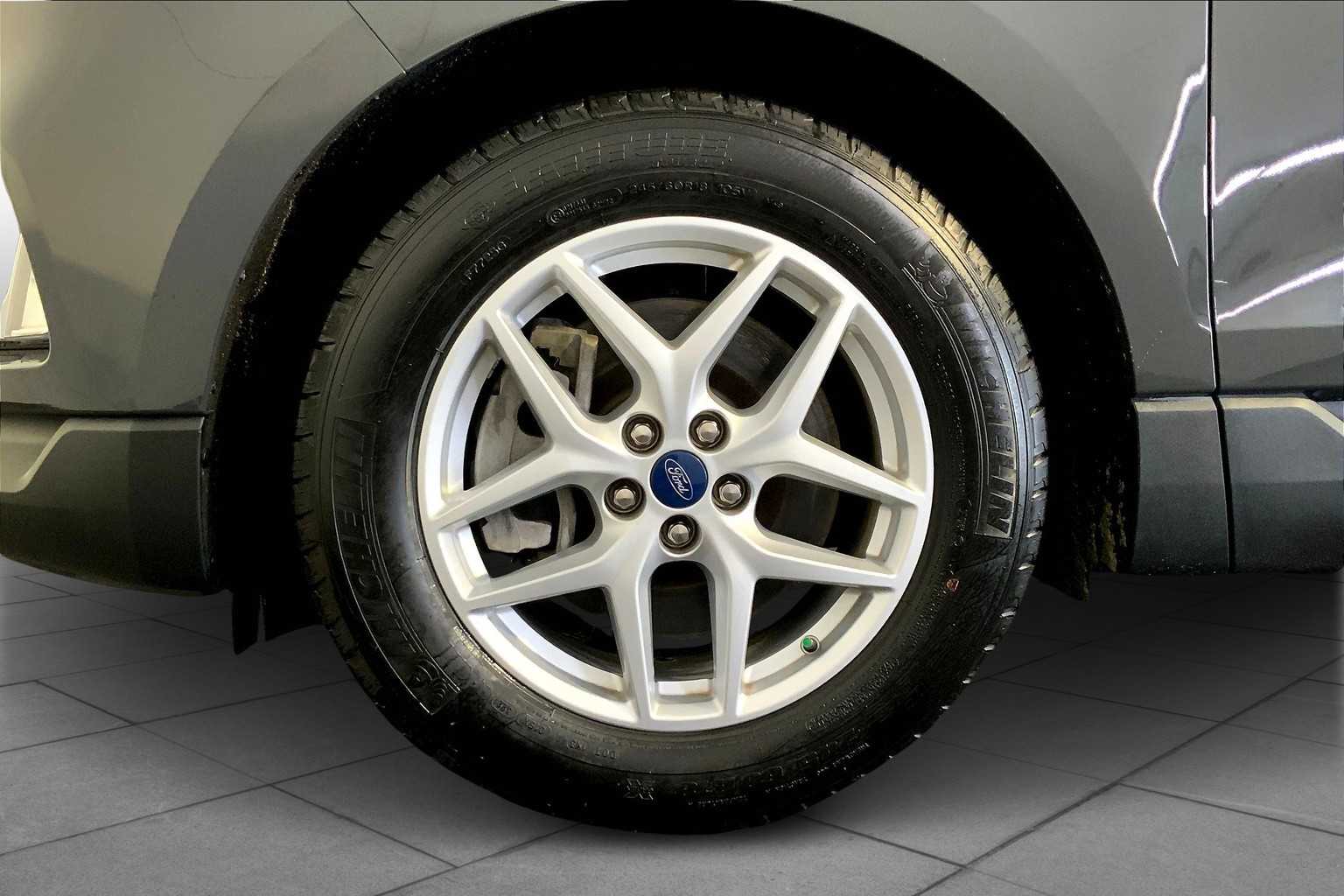 2021 Ford Edge SEL photo 10