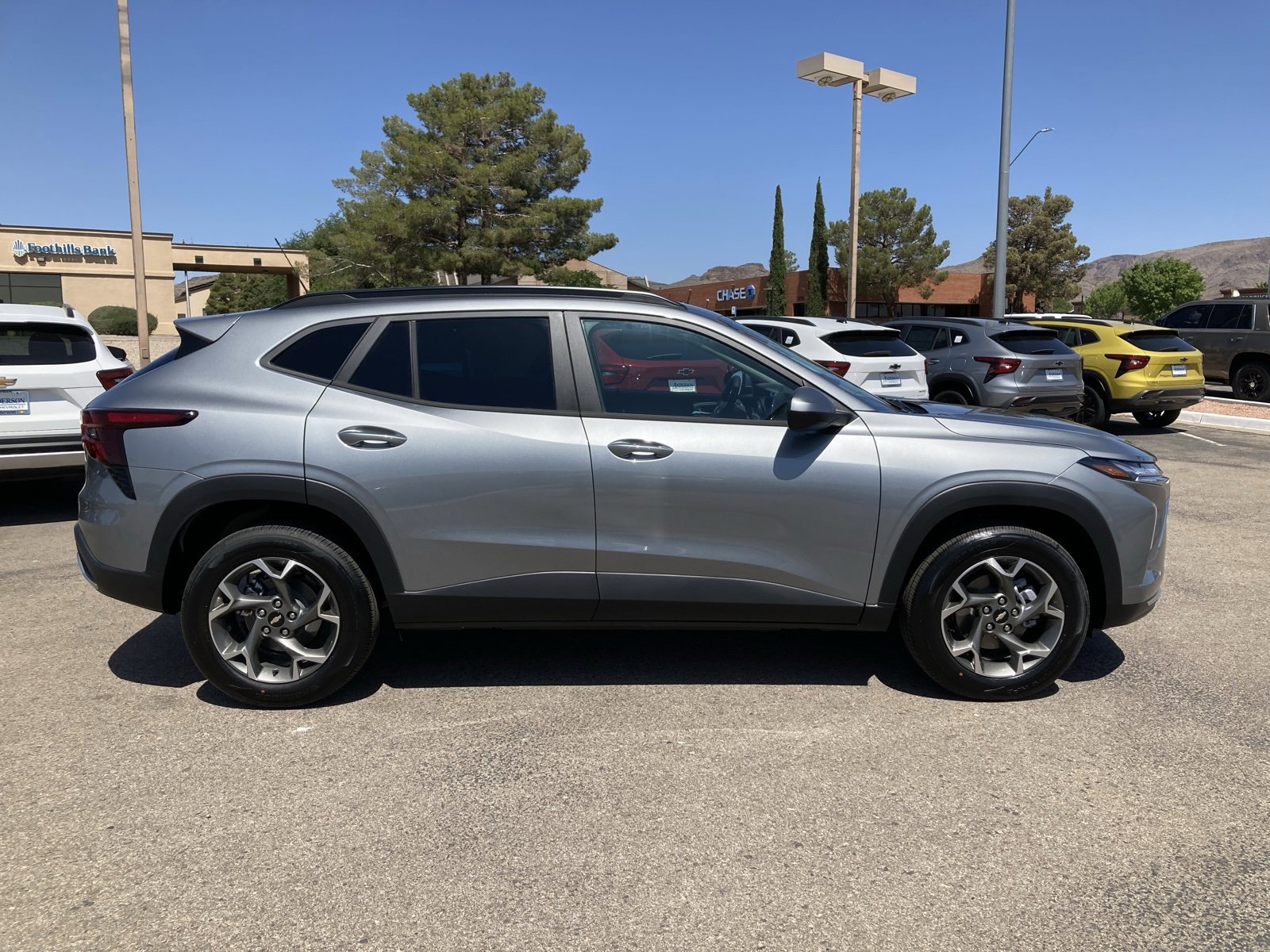 2025 Chevrolet Trax LT photo 4