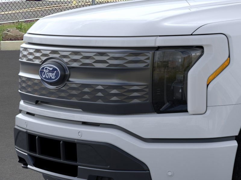 2025 Ford F-150 Lightning Lariat photo 17