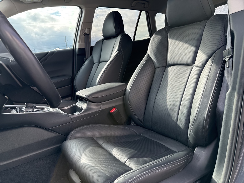 2025 Subaru Outback Touring XT photo 4