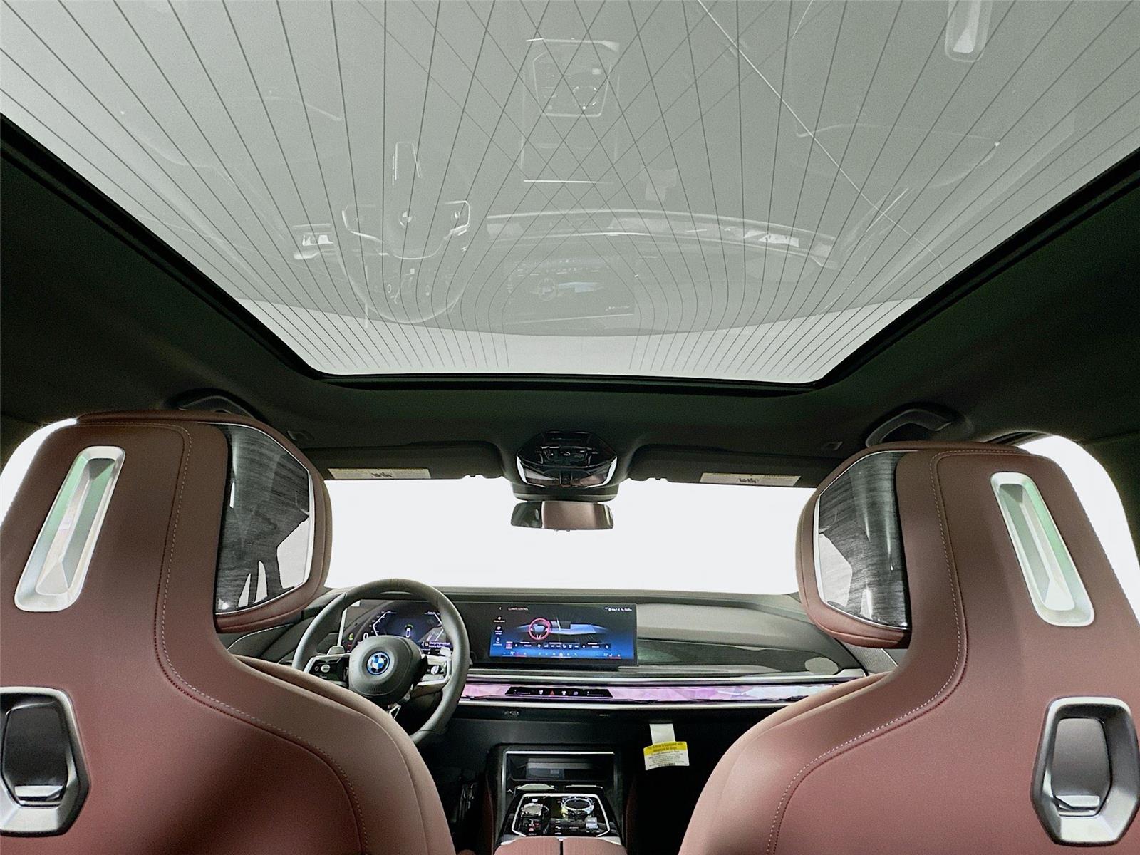 2026 Bmw 750e photo 22
