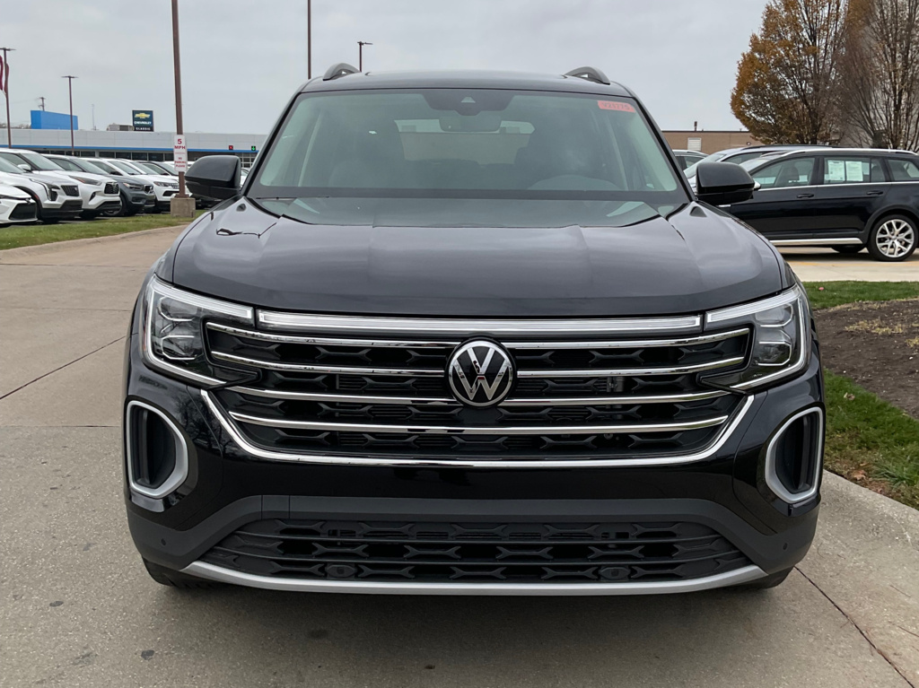 2026 Volkswagen Atlas SE Technology photo 2
