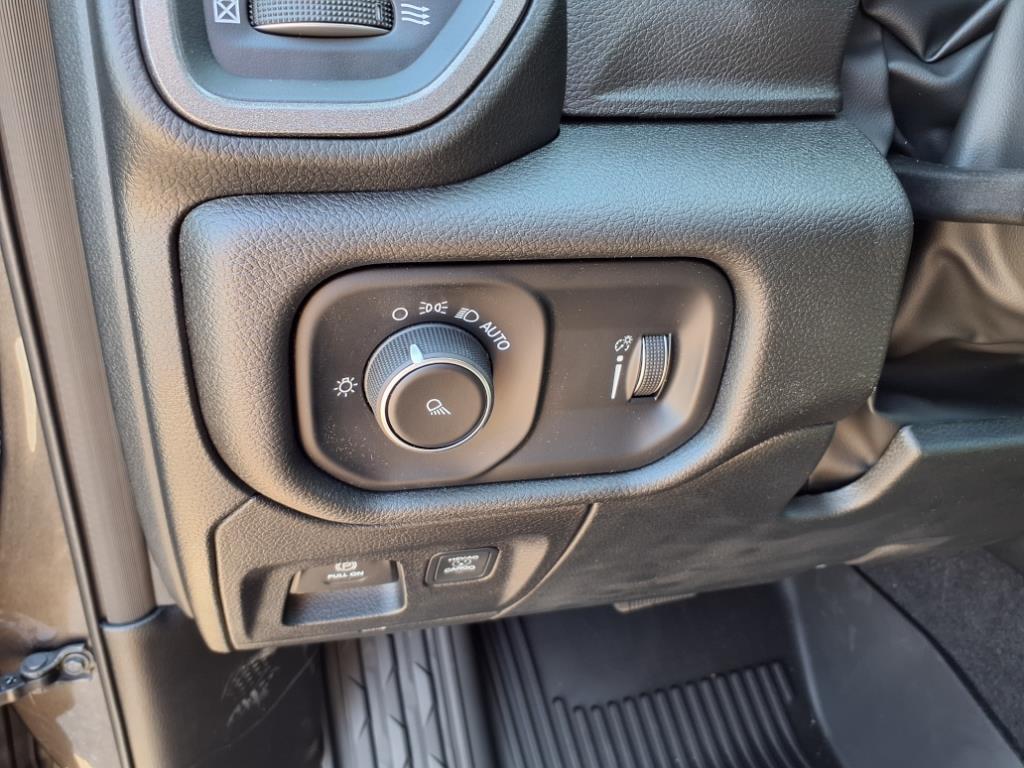 2025 Ram 1500 Tradesman photo 7