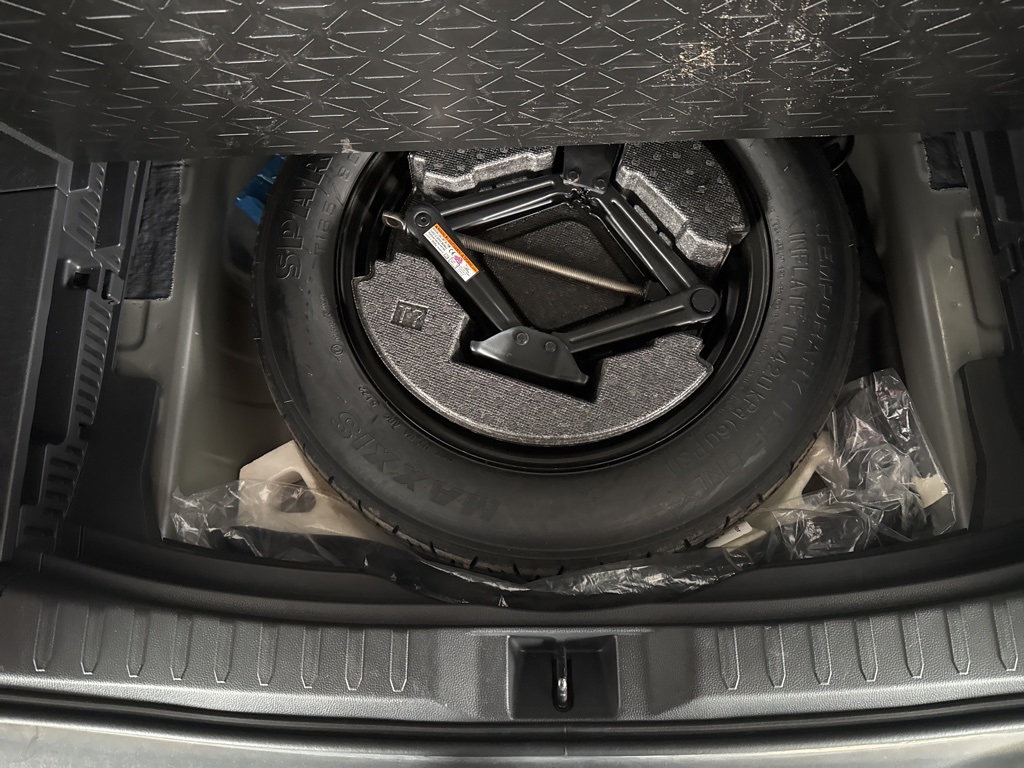 2023 Toyota RAV4 XLE photo 7