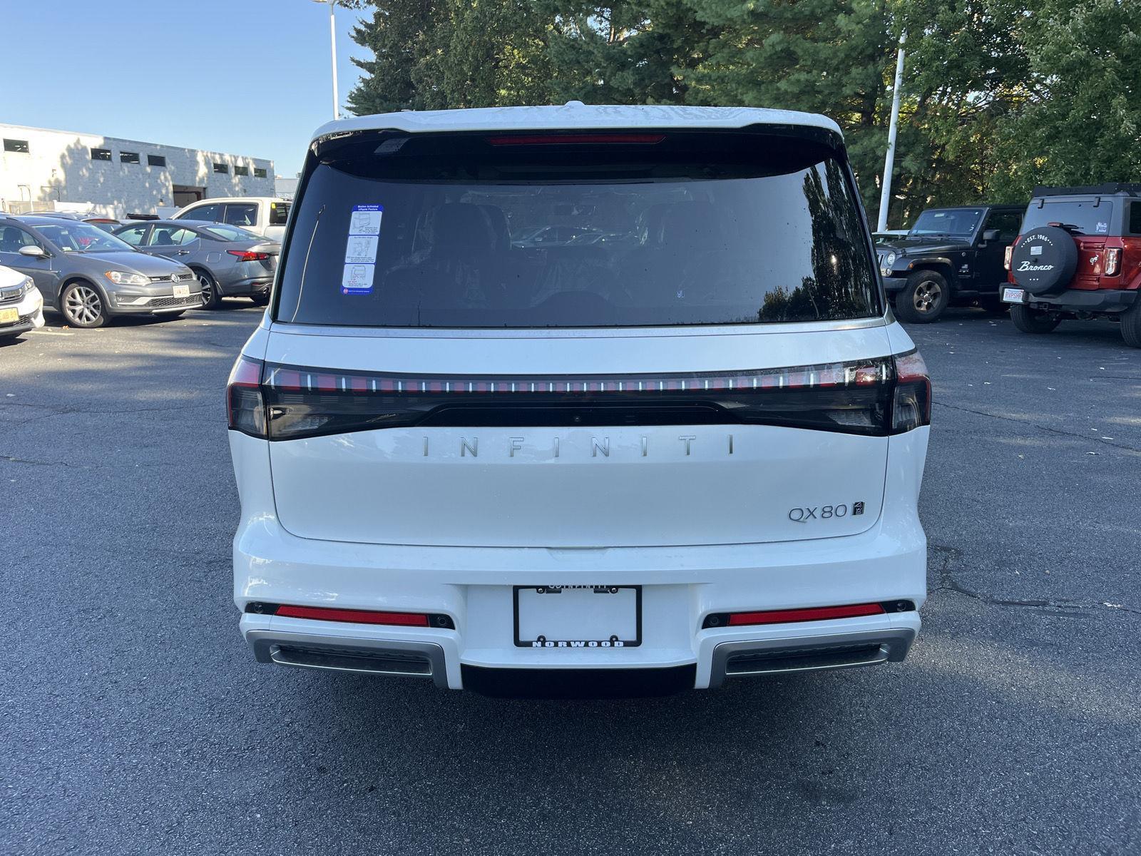 2026 Infiniti QX80 Luxe photo 4