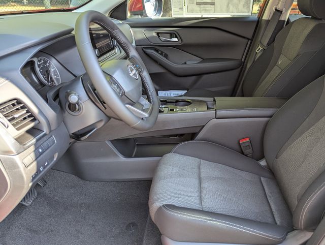 2026 Nissan Rogue SV photo 13