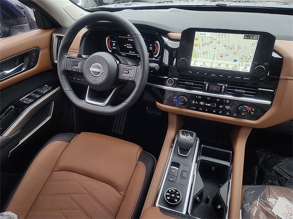 2025 Nissan Pathfinder Platinum photo 7