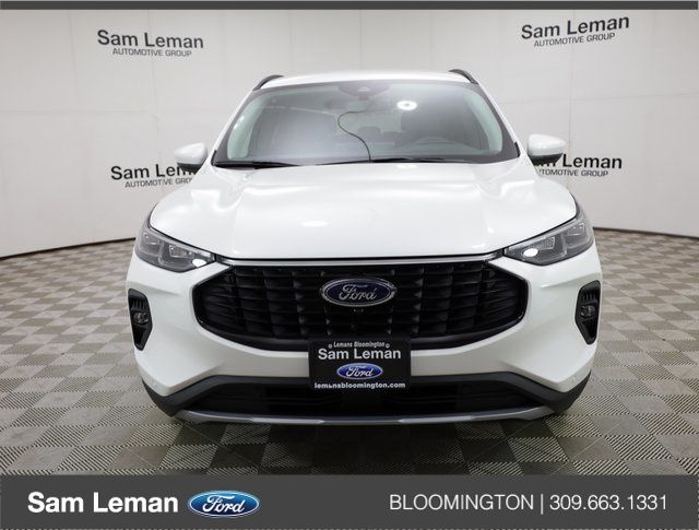 2025 Ford Escape Plug-In Hybrid photo 3