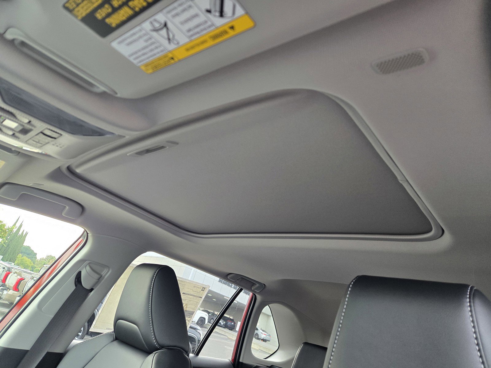 2025 Toyota RAV4 XLE Premium photo 4