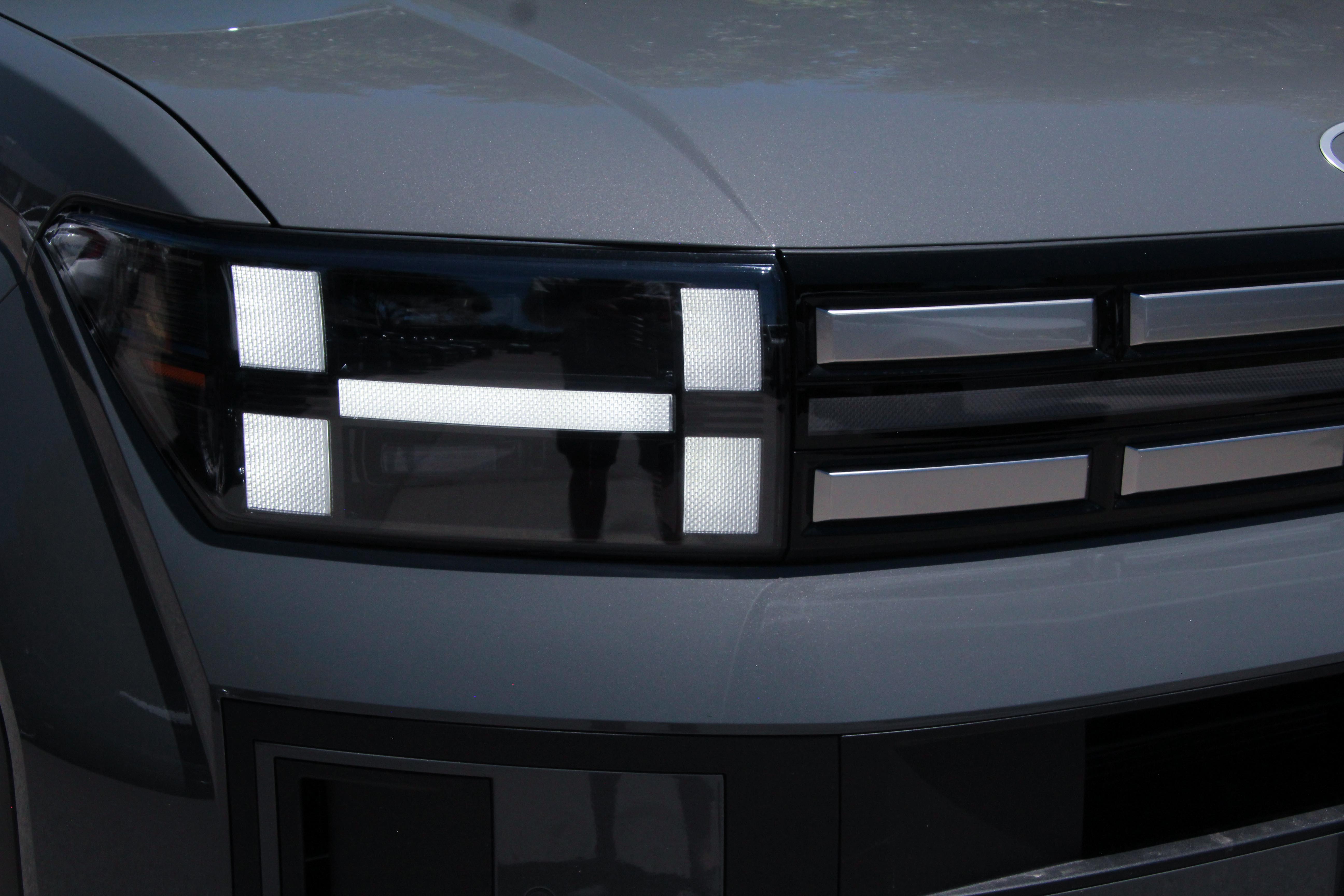 2026 Hyundai Santa Fe SE photo 3