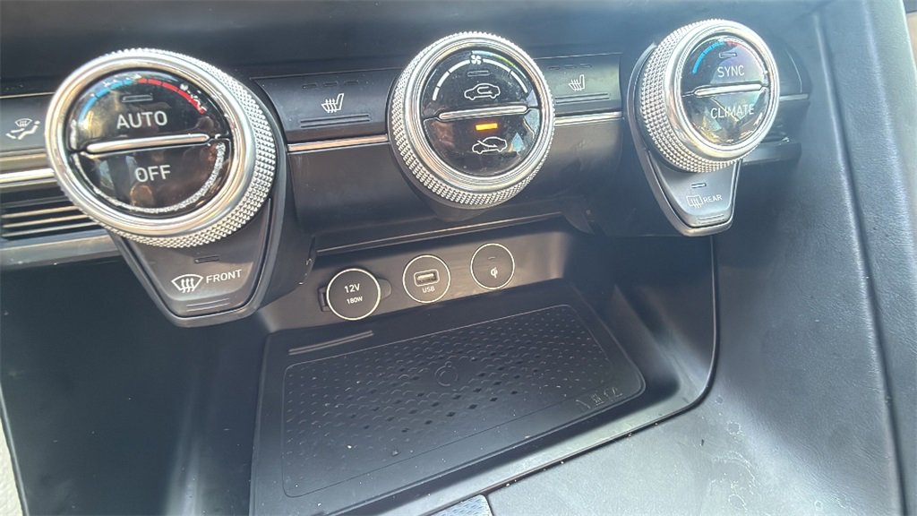 2022 Genesis G70 2.0T photo 19