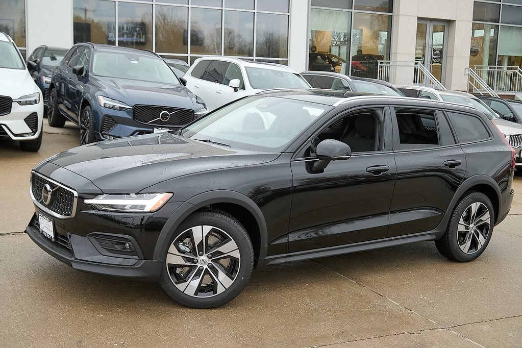 2026 VOLVO V60CC - Image 2