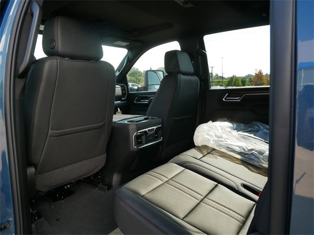 2025 Chevrolet Silverado 3500HD High Country photo 13