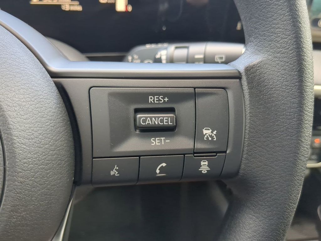 2025 Nissan Kicks SV photo 23