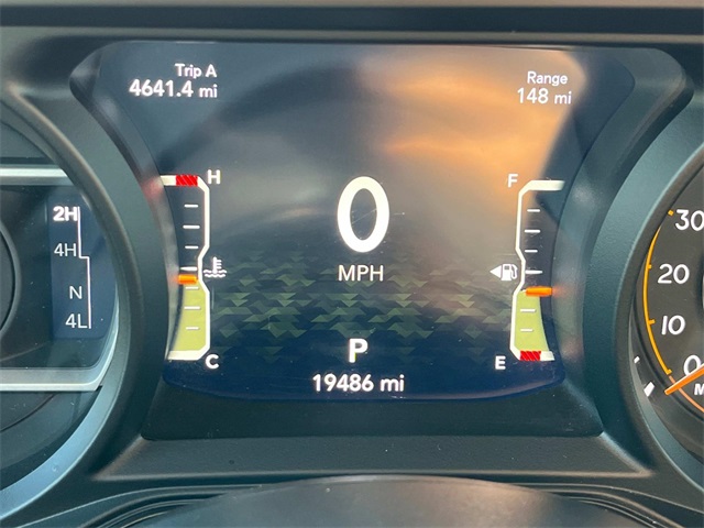 2024 Jeep Wrangler Sahara photo 34