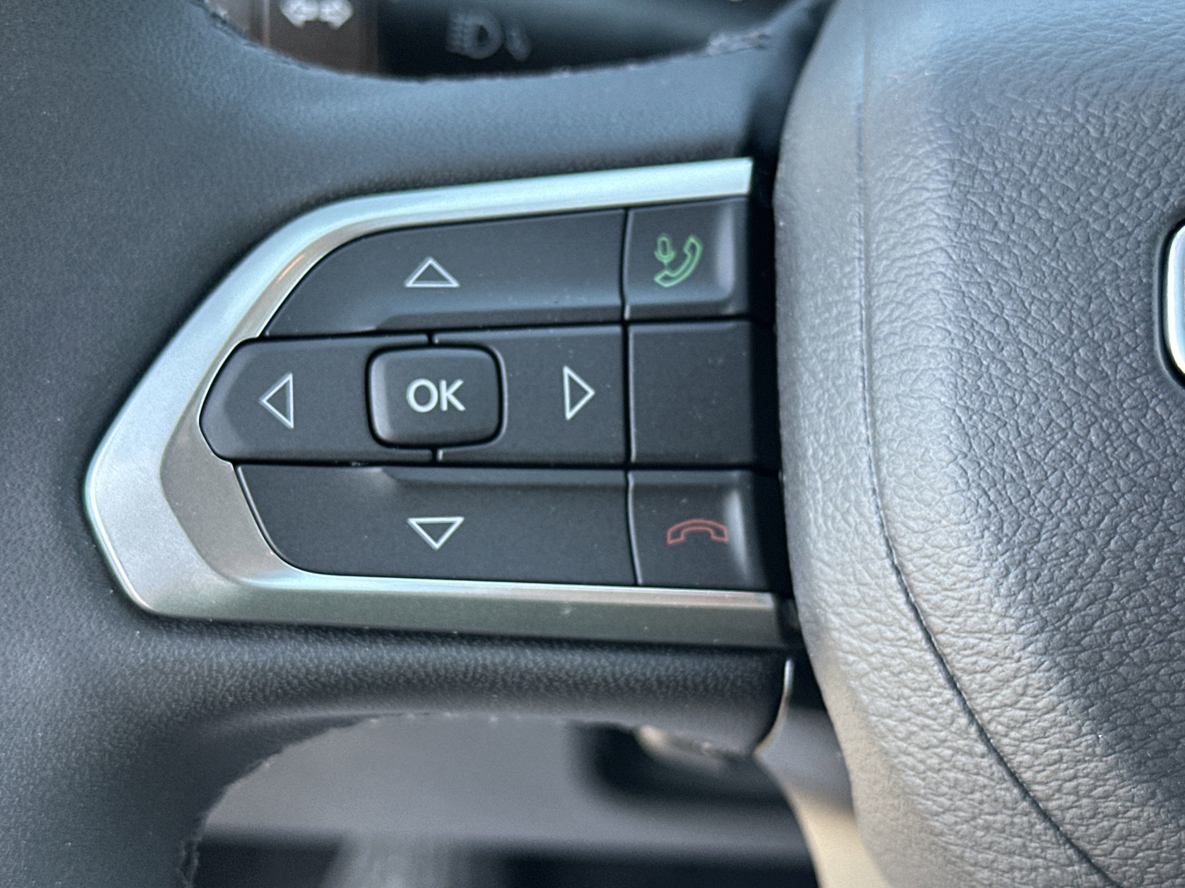 2025 Jeep Compass Latitude photo 4