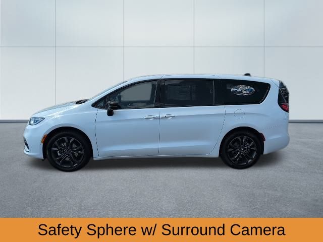 2026 Chrysler Pacifica photo 3