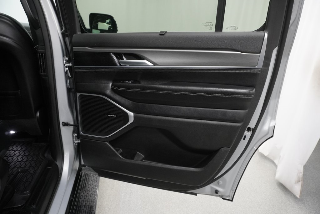 2024 Jeep Wagoneer Series II Carbide photo 34