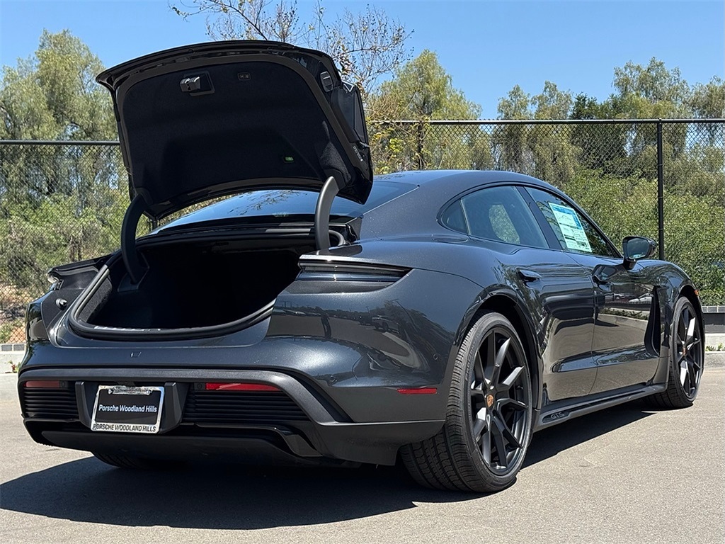 2025 Porsche Taycan GTS photo 35