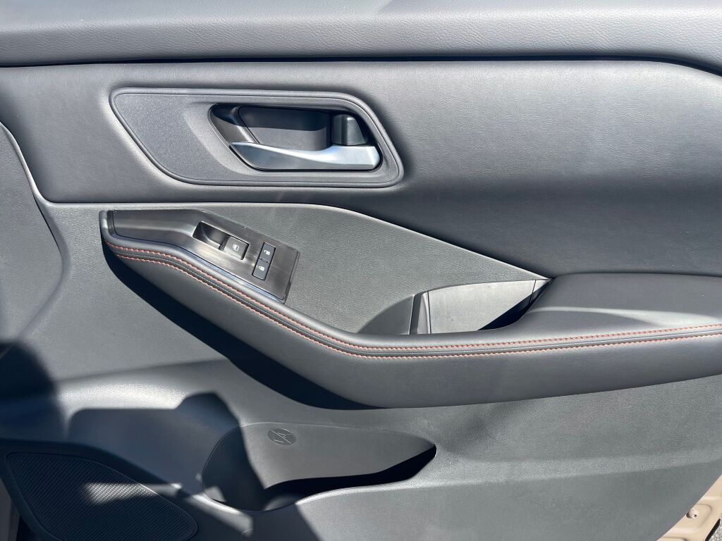 2026 Nissan Rogue SV photo 15
