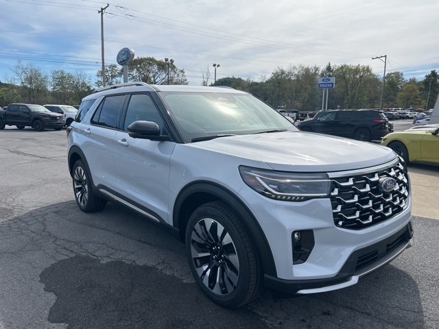 2025 Ford Explorer Platinum photo 2