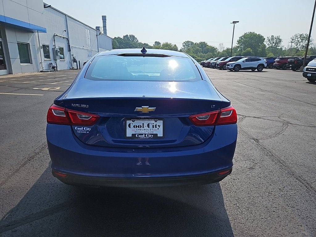 2023 Chevrolet Malibu 1LT photo 2