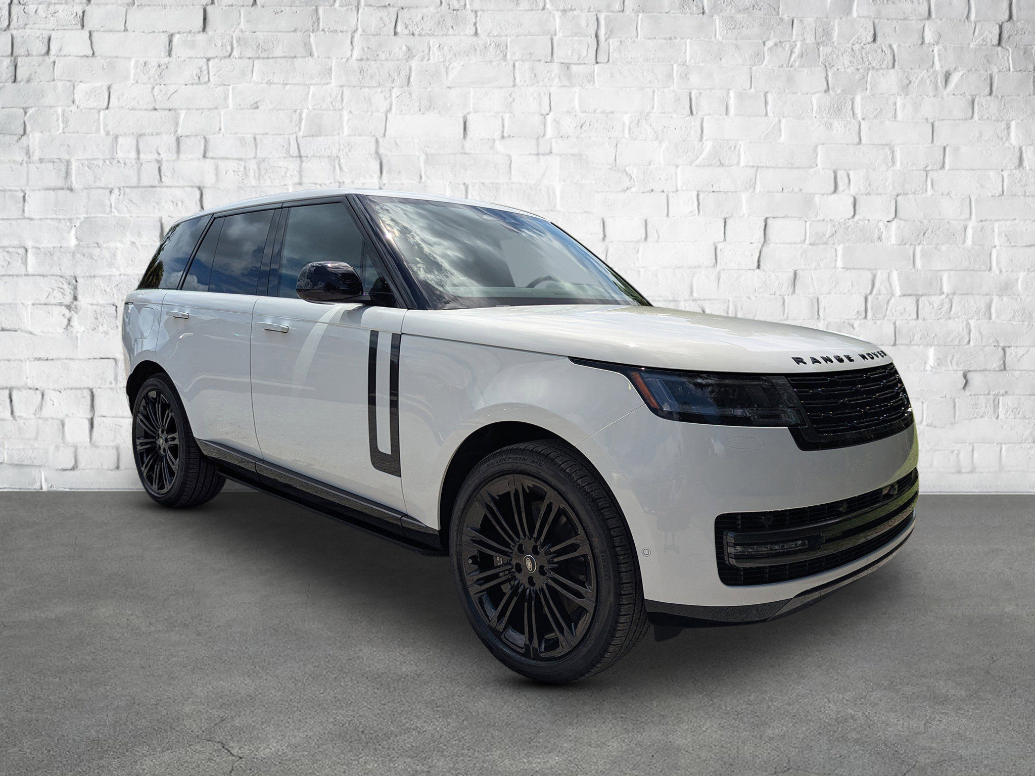 2025 Land Rover Range Rover SE photo 7