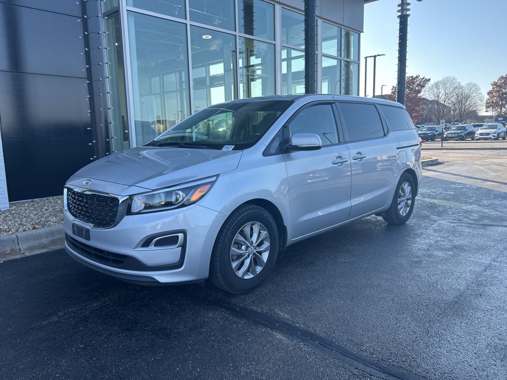 Used 2019 Kia Sedona LX with VIN KNDMB5C19K6540976 for sale in Champaign, IL