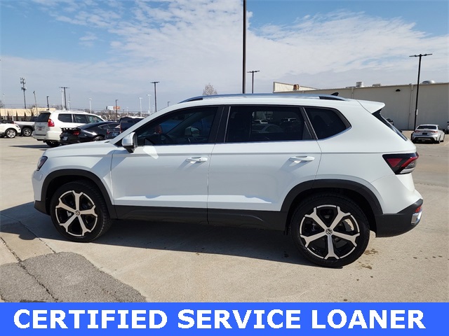 2025 Volkswagen Taos SEL photo 4