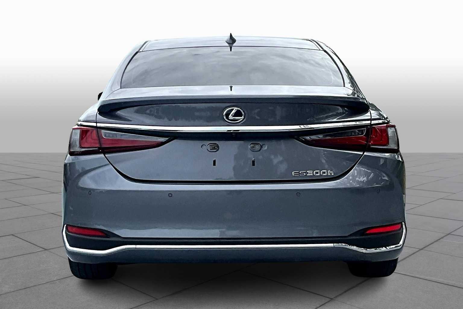 2021 Lexus ES 300h photo 4