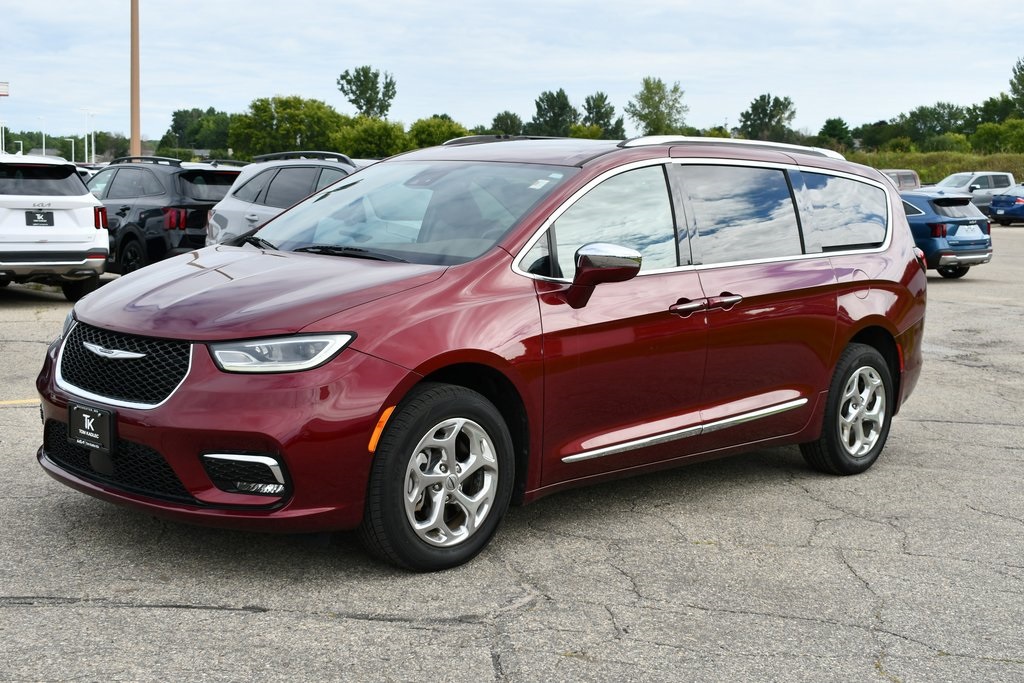 Used 2021 Chrysler Pacifica Limited with VIN 2C4RC3GG4MR536609 for sale in Rochester, Minnesota