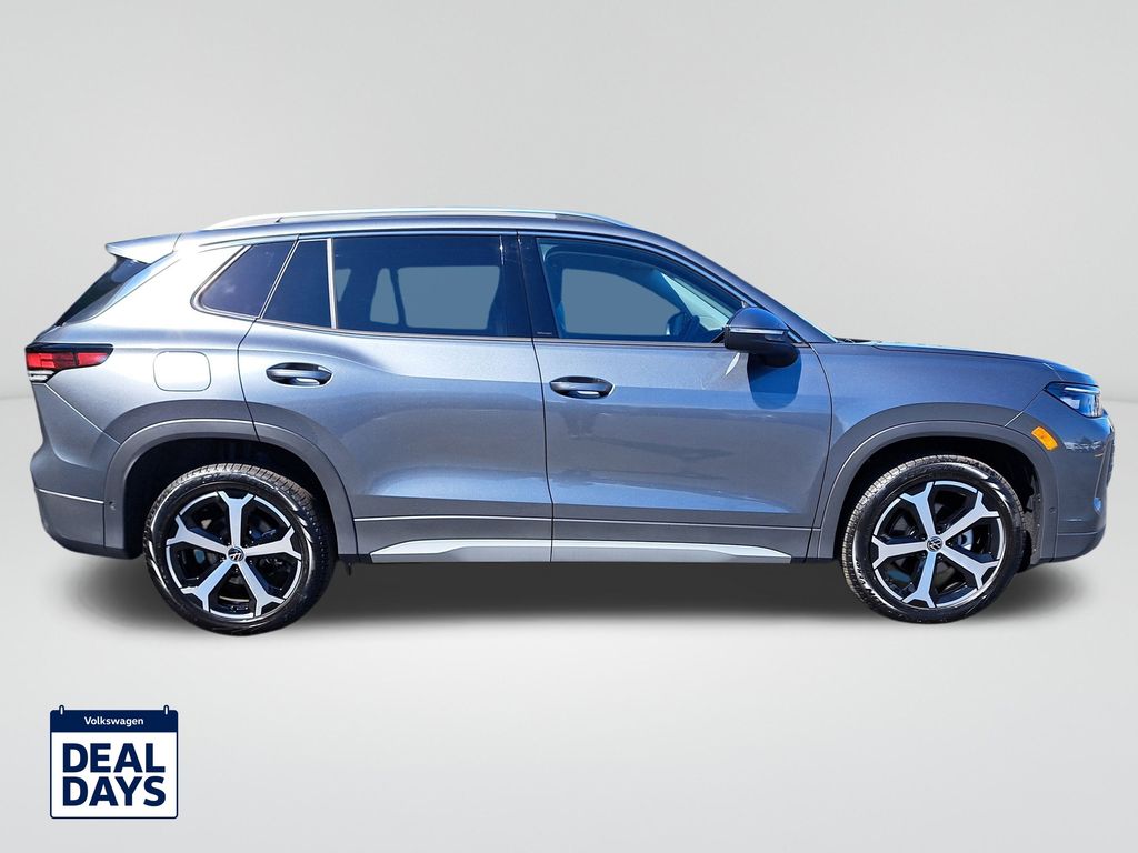 2025 Volkswagen Tiguan SE photo 4