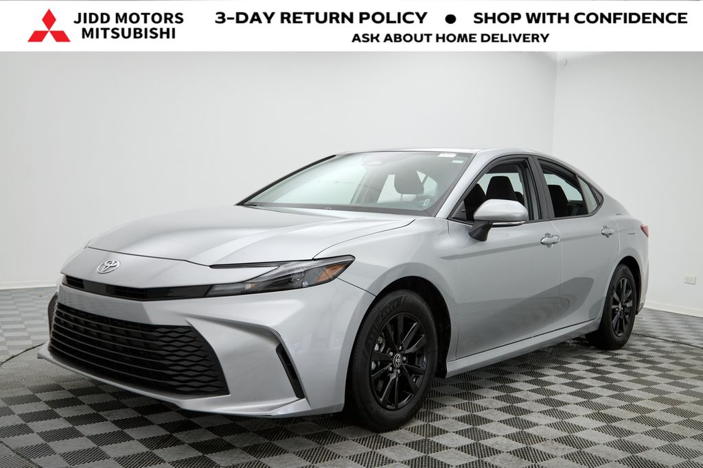 2025 Toyota Camry LE's photo