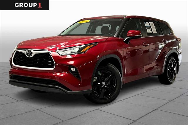 2024 Toyota Highlander LE's photo