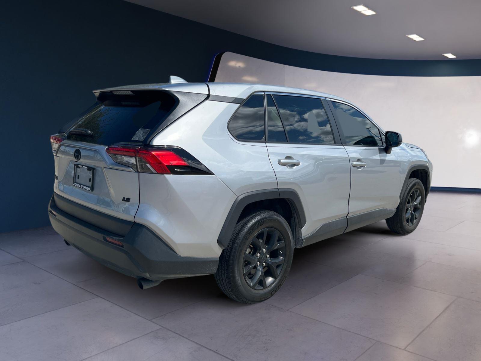 2023 Toyota RAV4 LE photo 5