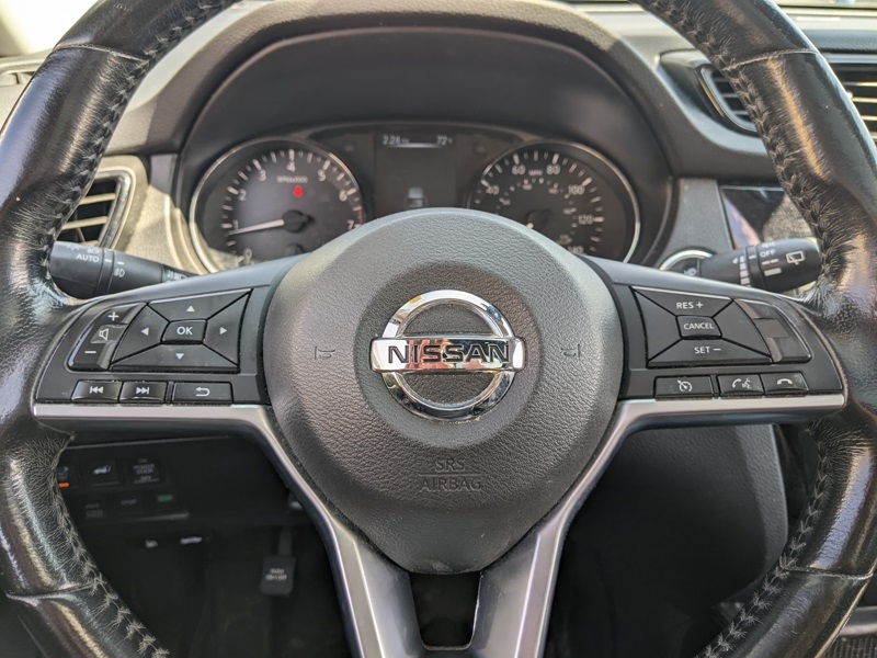 2017 Nissan Rogue SL photo 9