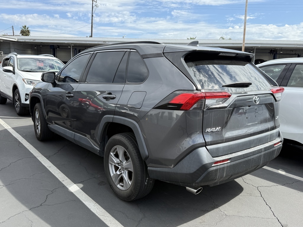 2022 Toyota RAV4 XLE photo 2