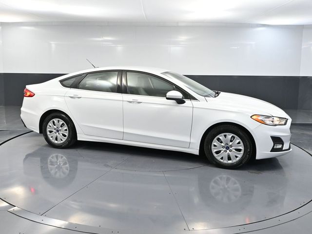 2019 Ford Fusion S photo 2