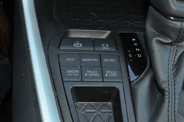 2025 Toyota RAV4 XLE photo 32