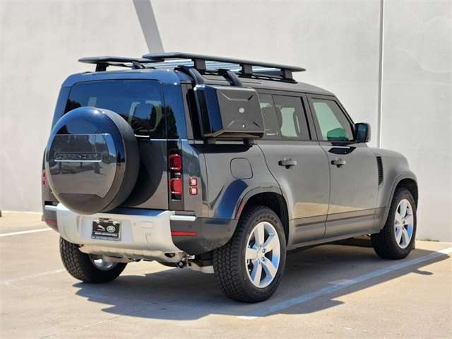 2024 Land Rover Defender 110 S photo 7