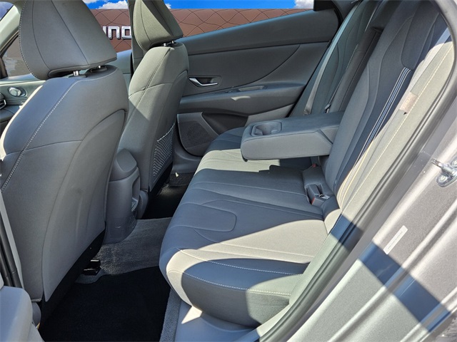 2025 Hyundai Elantra SEL Convenience photo 7