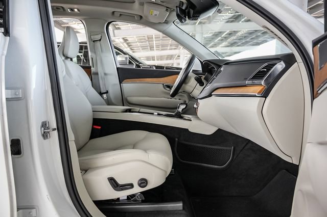 2021 Volvo XC90 Momentum photo 20