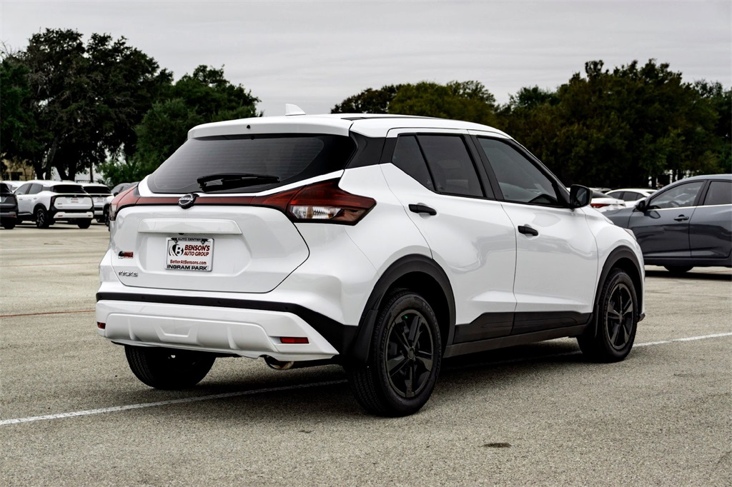 2025 Nissan Kicks Play S photo 3
